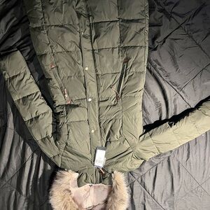 Women's Olive Green Puffer Jacket with Faux Fur Trim